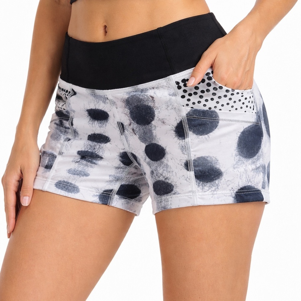 Lululemon Size 4 Black White Polka Dot Compression Shorts Yoga Running Gym